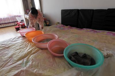 苍梧楼上漏水，住户失联，小区没物管，业主维权难！律师来支招……